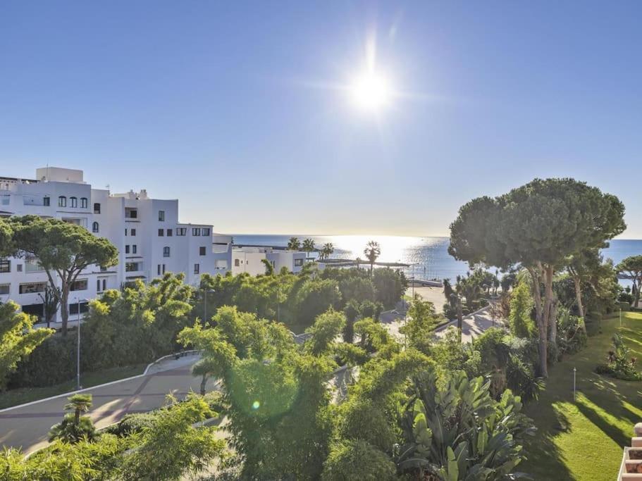 Apartment 2 Bdr Next To The In Puerto Banus Marbella