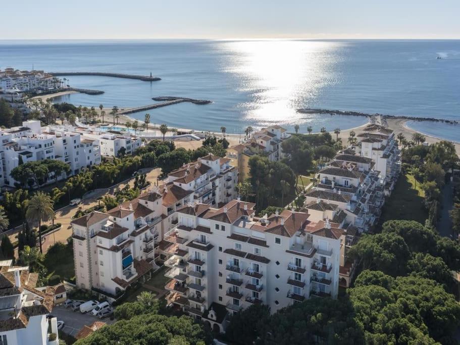 Apartment 2 Bdr Next To The In Puerto Banus
