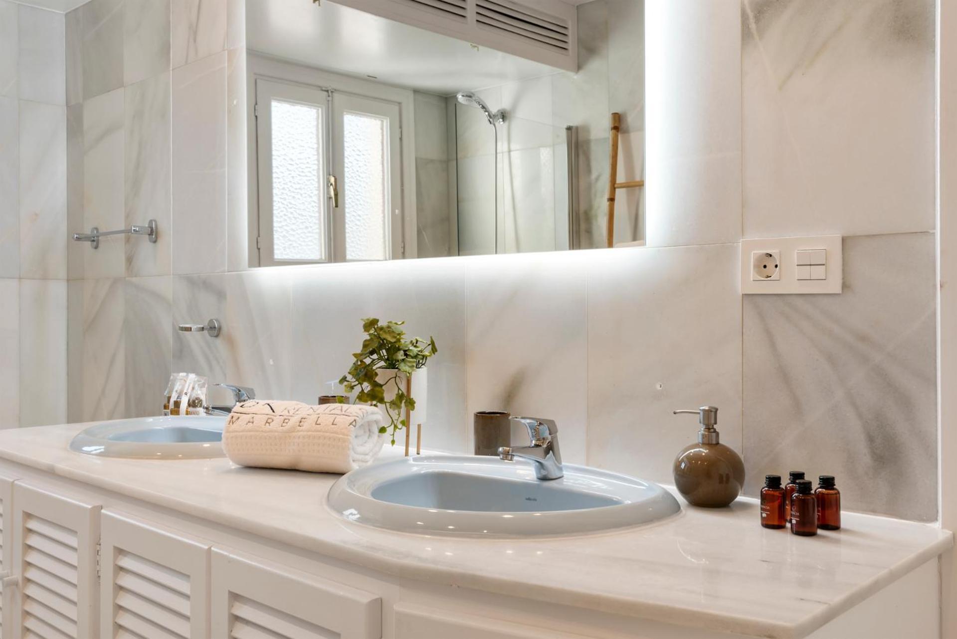 2 Bdr Next To The In Puerto Banus Apartment