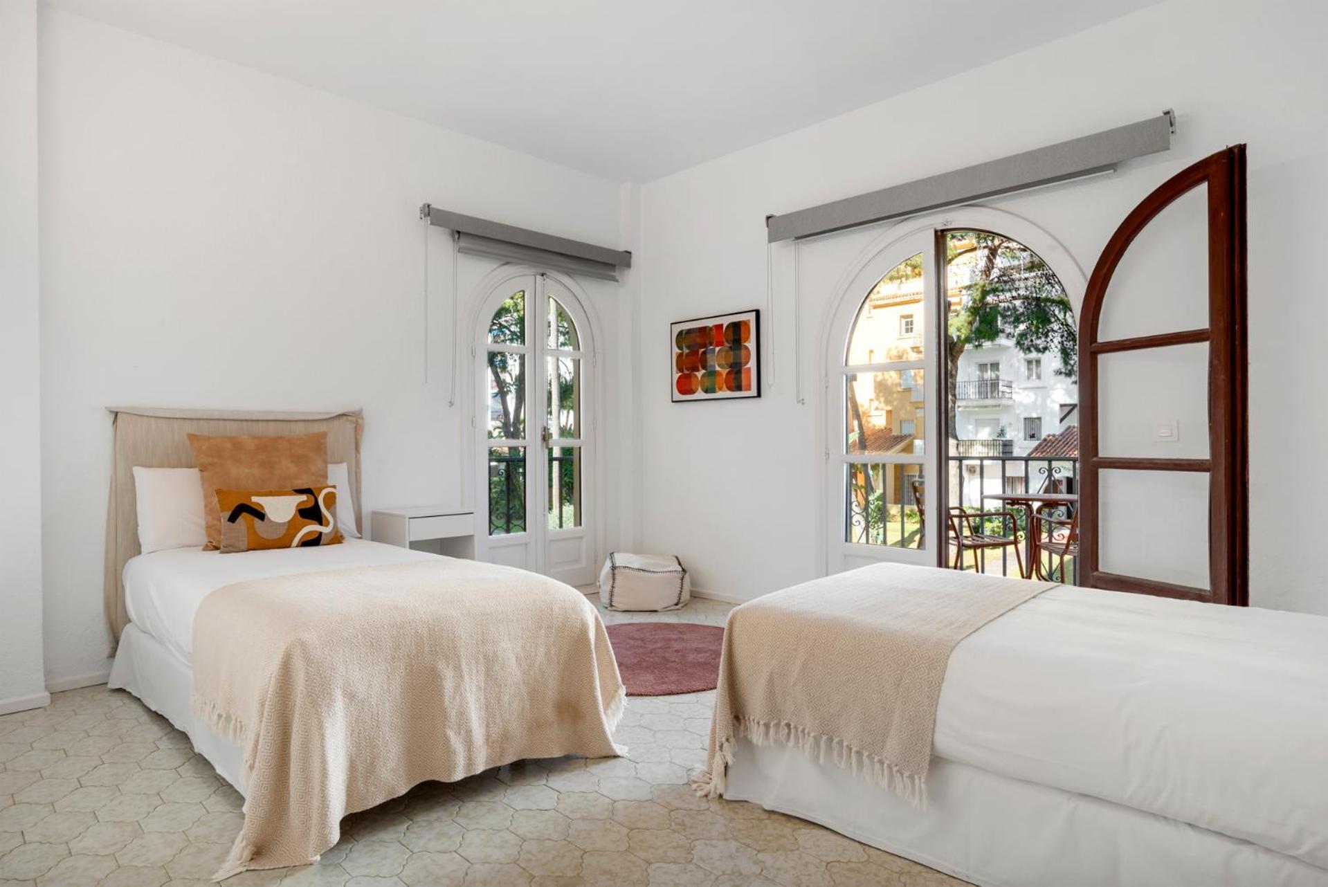 Apartment 2 Bdr Next To The In Puerto Banus Marbella