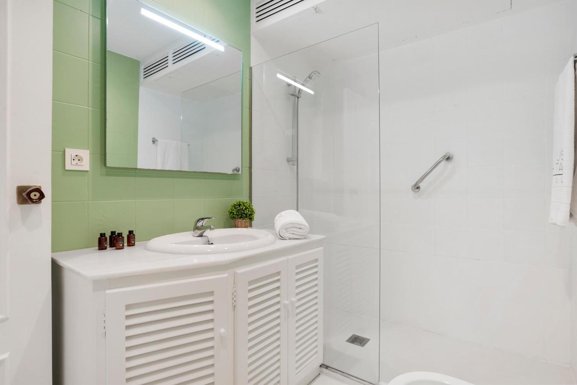2 Bdr Next To The In Puerto Banus * Marbella