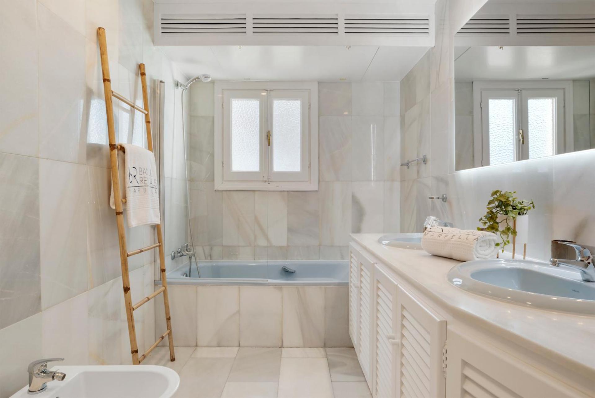 2 Bdr Next To The In Puerto Banus