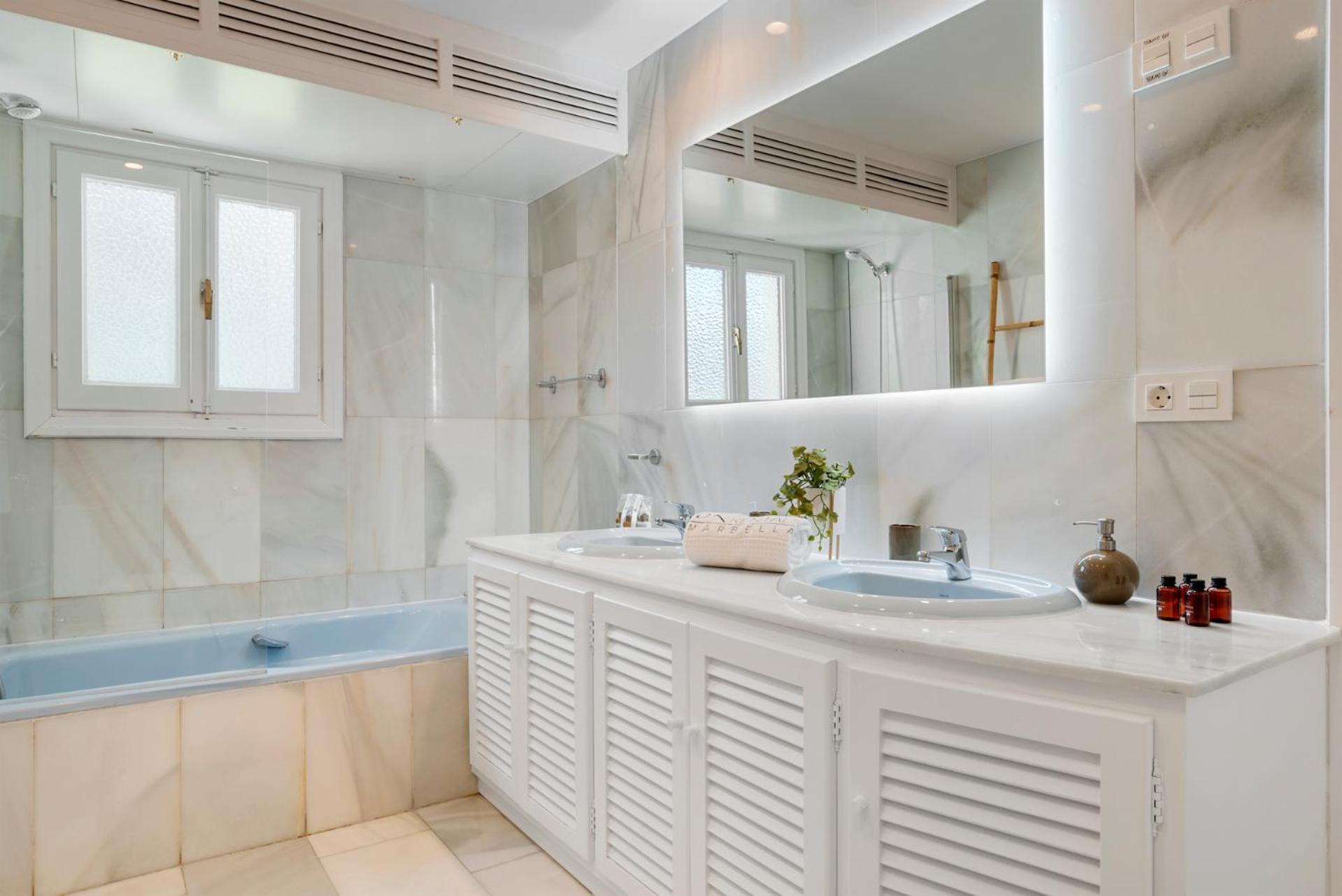 2 Bdr Next To The In Puerto Banus Apartment