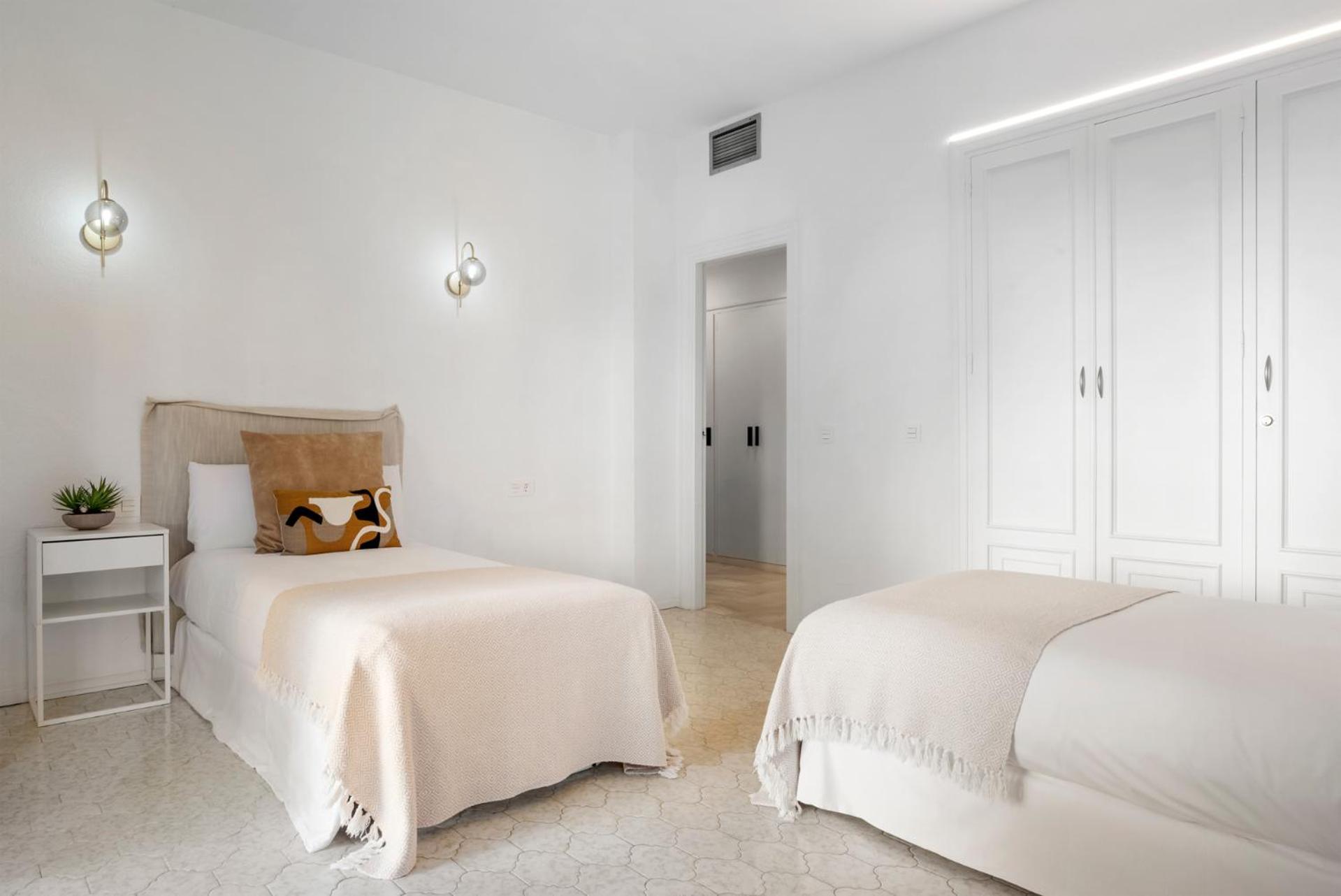 Apartment 2 Bdr Next To The In Puerto Banus *