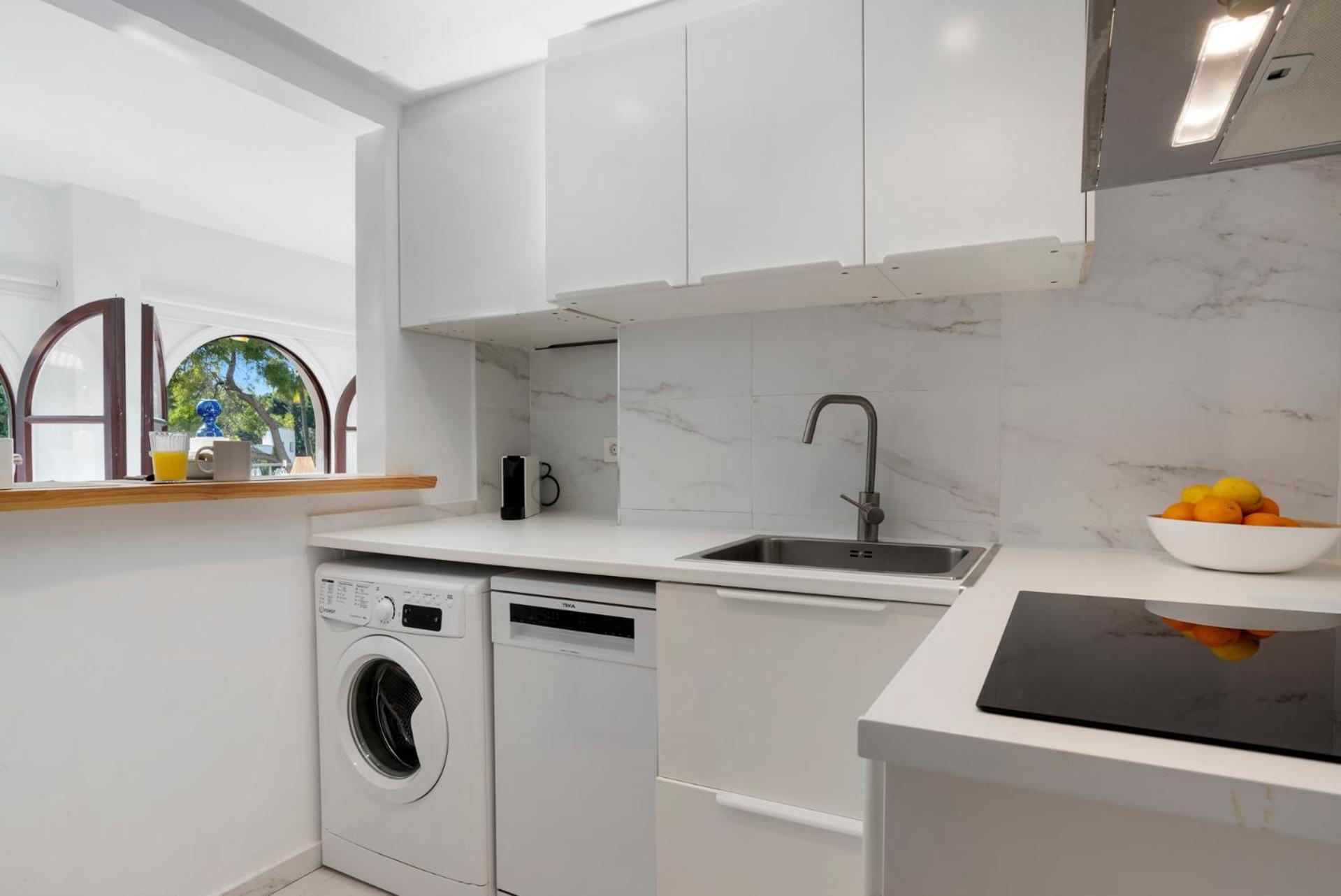 Apartment 2 Bdr Next To The In Puerto Banus Marbella