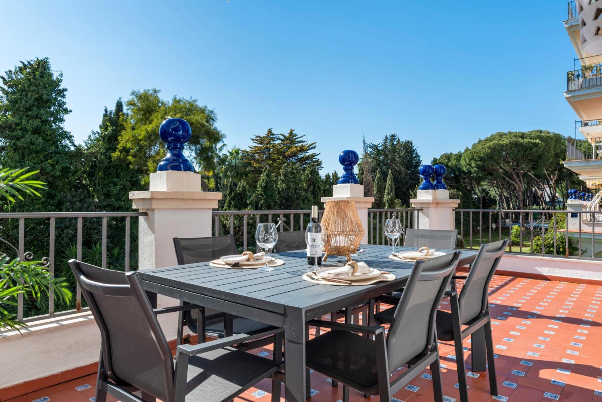 Apartment 2 Bdr Next To The In Puerto Banus *