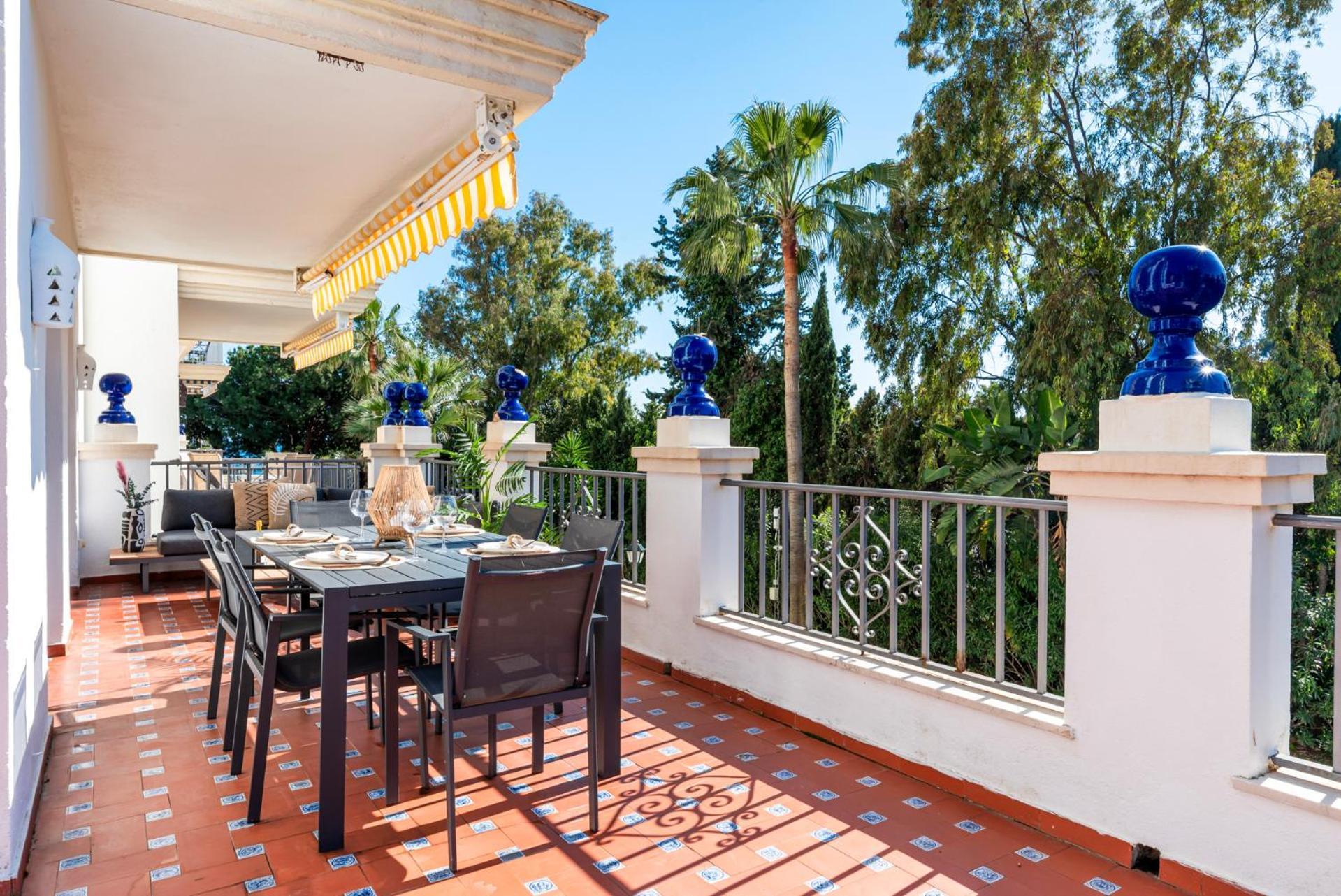 Apartment 2 Bdr Next To The In Puerto Banus