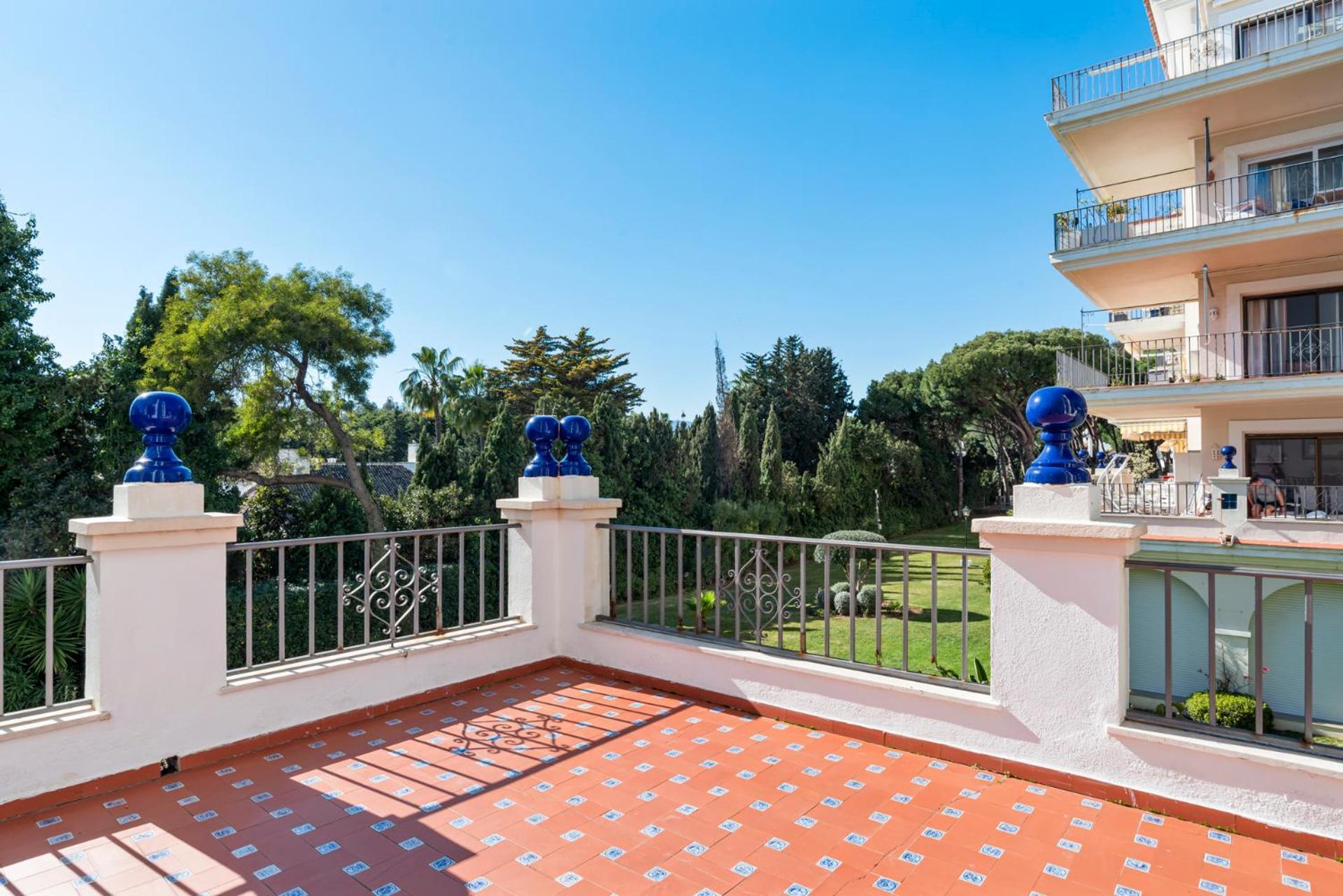 2 Bdr Next To The In Puerto Banus