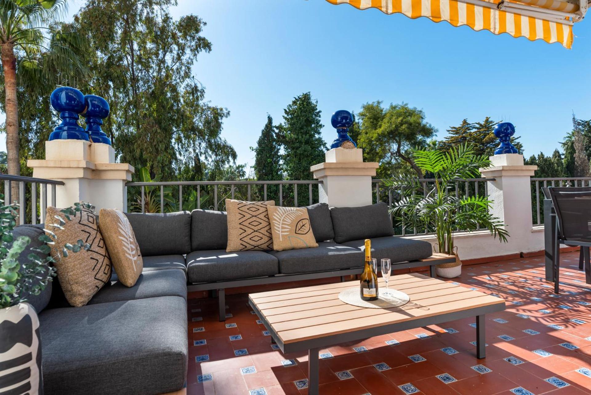 Apartment 2 Bdr Next To The In Puerto Banus Marbella